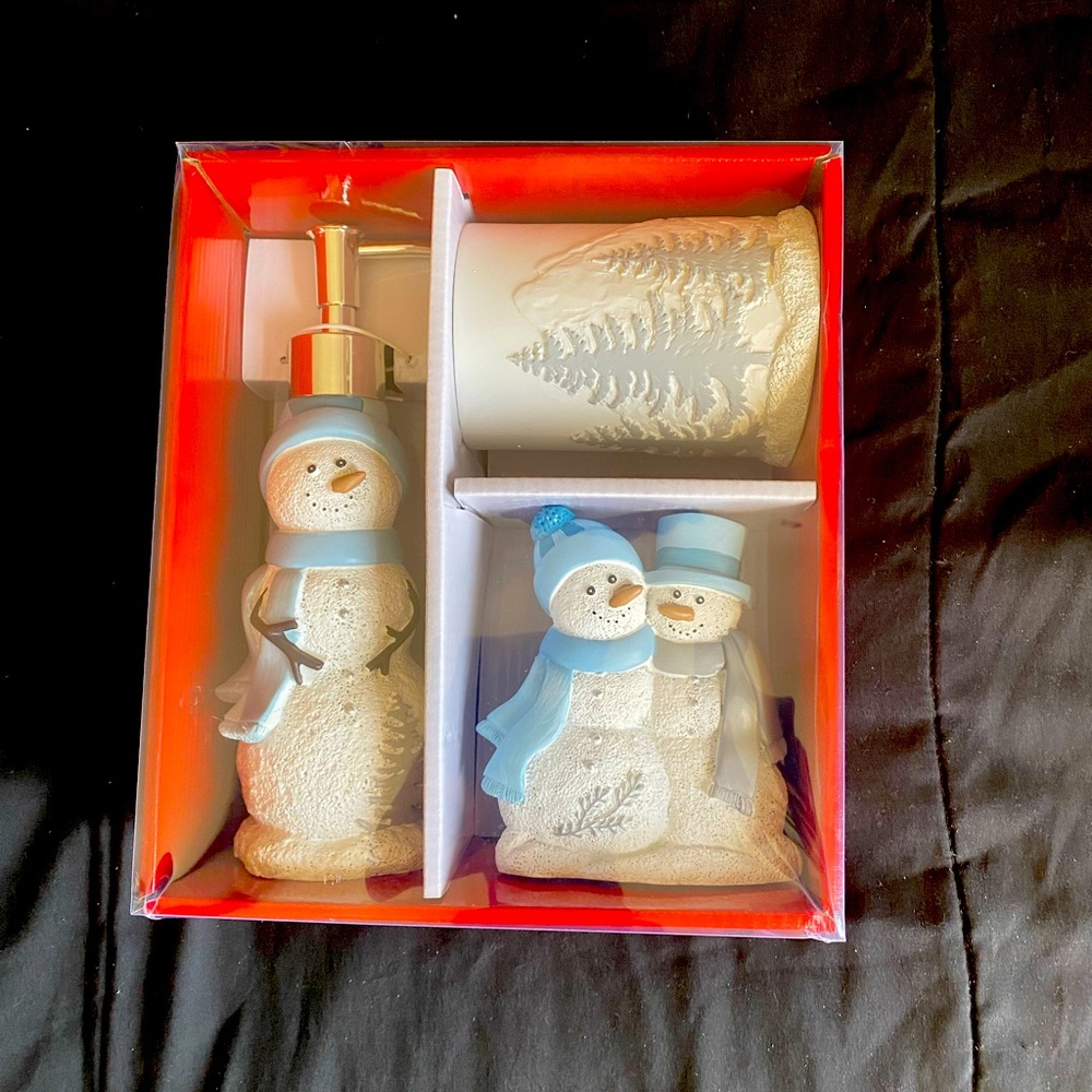 NEW Holiday 3 piece bath accessories set